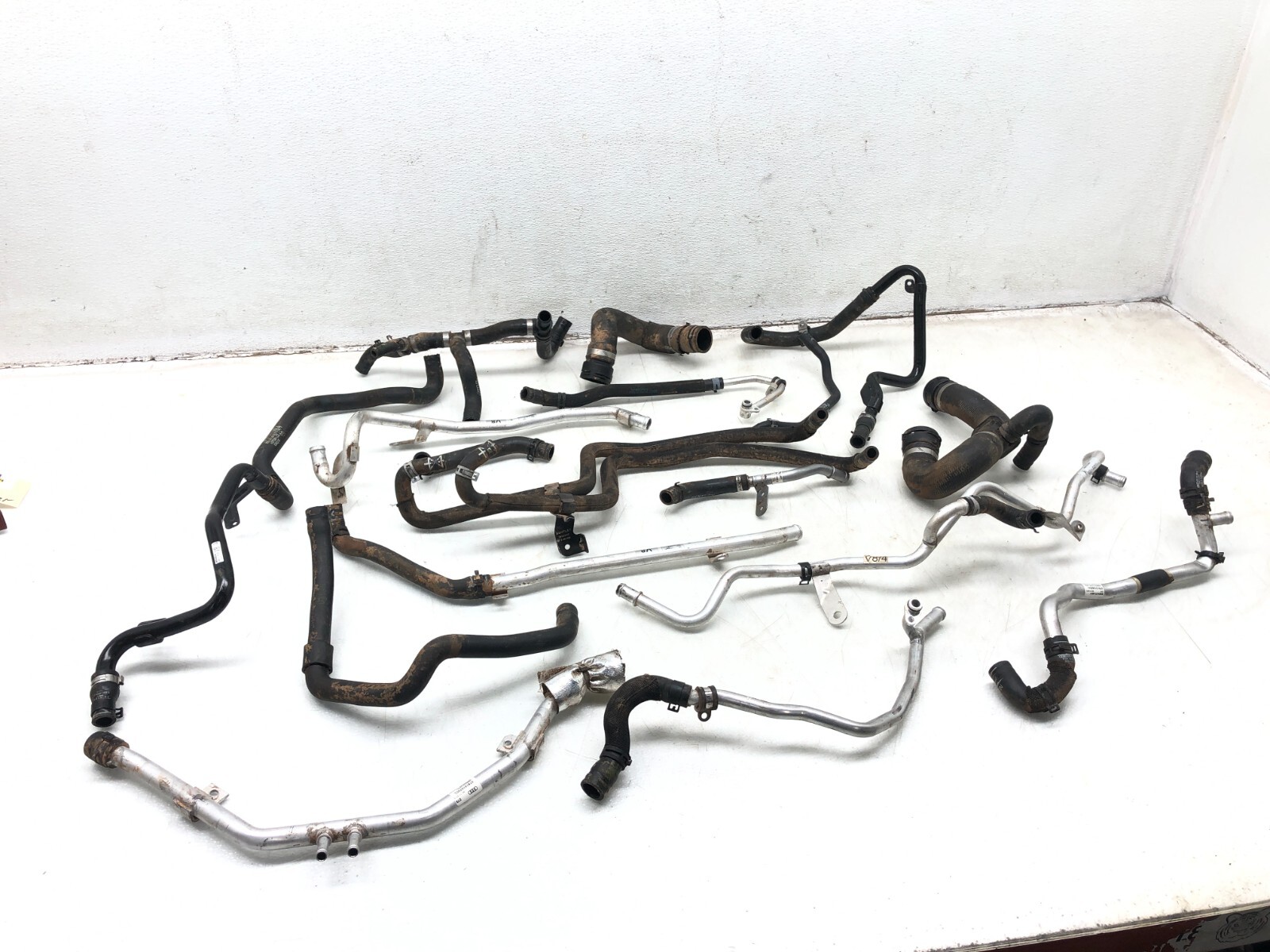 2014-2018 BENTLEY FLYING SPUR 4.0L V8 ENGINE COOLANT HOSE PIPE TUBE LINE SET OEM