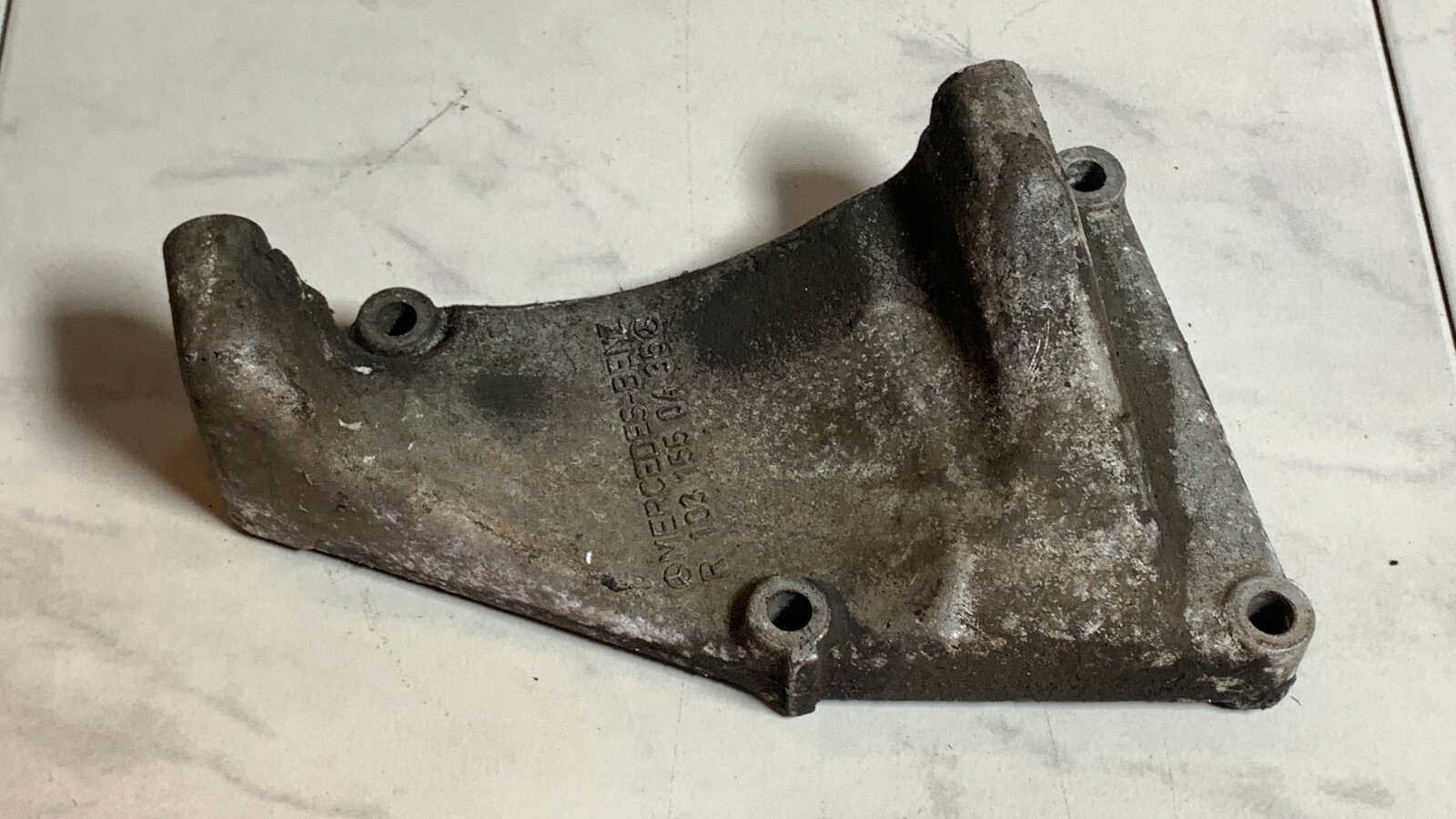 16369 Mercedes-Benz W124 260e Alternator Generator Bracket 