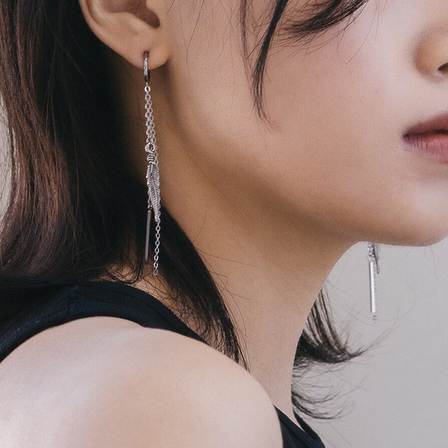 Stray Kids Felix Rizello Feather Slim Bar Drop Ear-cuffs