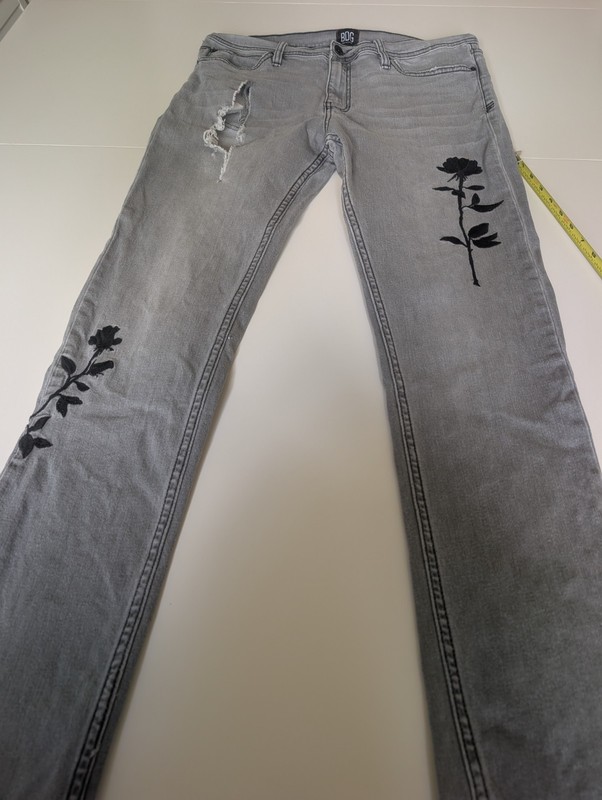BDG Woman Skinny Jeans Gray Distressed  Denim Floral Embroidered size 34W
