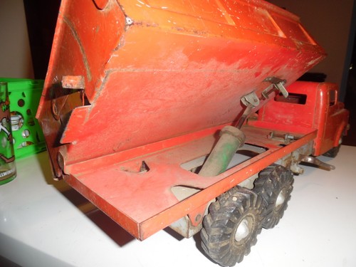 Wyandotte pressed steel side dump truck 23"-81/2"-8" red missing front grille - Picture 7 of 14