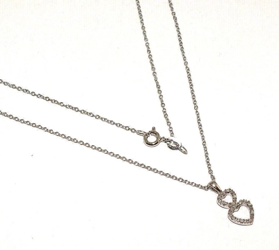 Pendente Doppio A Cuore In Oro Bianco 9 Carati Con Diamanti Su Una Catena A Cavo - Immagine 3 di 4