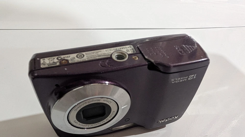 Kodak EasyShare C182 12MP Digital Camera - Works but Read Description - Image 3 of 4