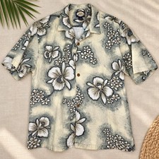 Tommy Bahama Men  s Hawaiian Floral Short Sleeve Button-Up Shirt
