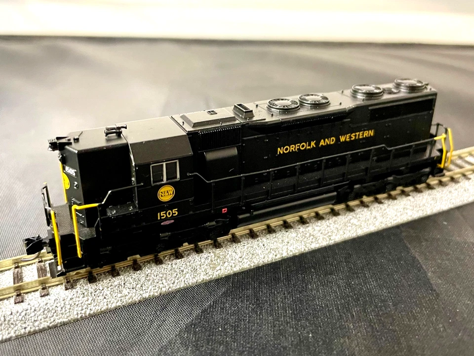 Atlas N-Scale  Norfolk & Western  SD-35 #1505  MPN 49404  DCC ready - Image 2 of 4