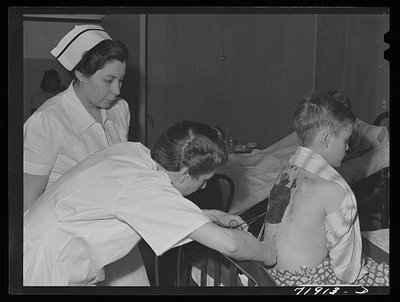 Eleven Mile Corner Arizona 1942 Cairns General Hospital nurse dressing burn