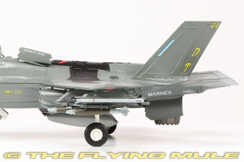 Hobby Master 1:72 F-35B Lightning II USMC VMFA-242 Bats Beast Mode - Picture 6 of 8
