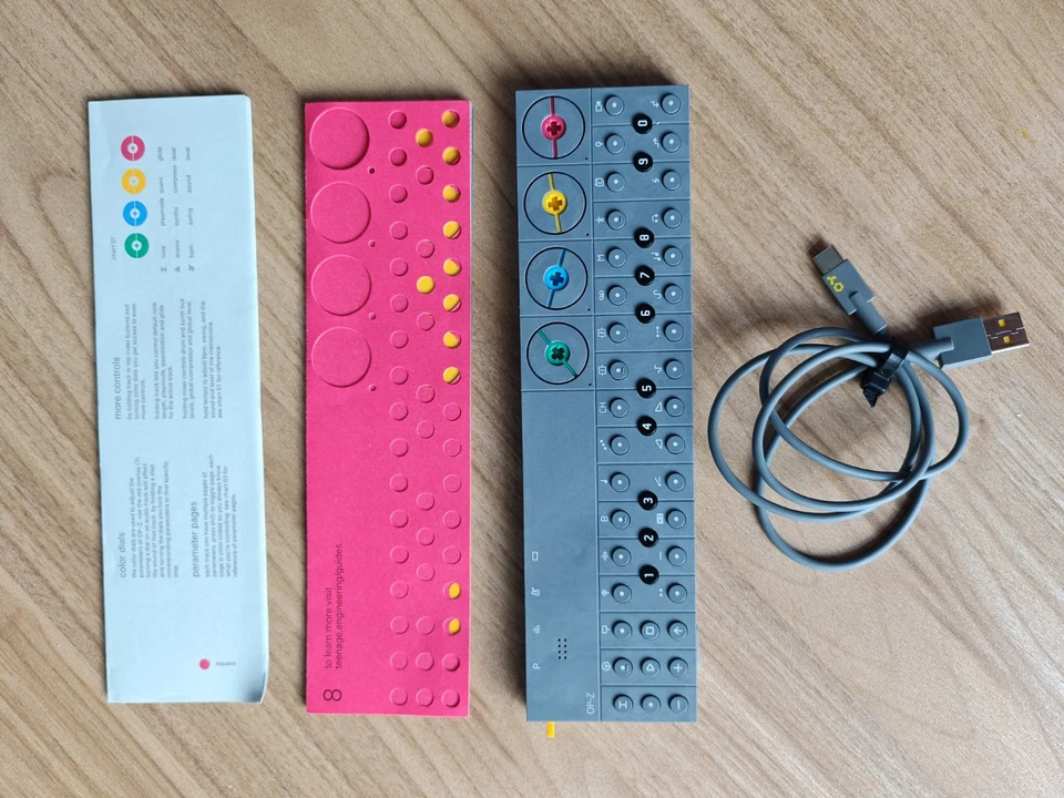 Teenage Engineering OP-Z Multimedia Synthesizer und Sequenzer im Case - Bild 2 von 4