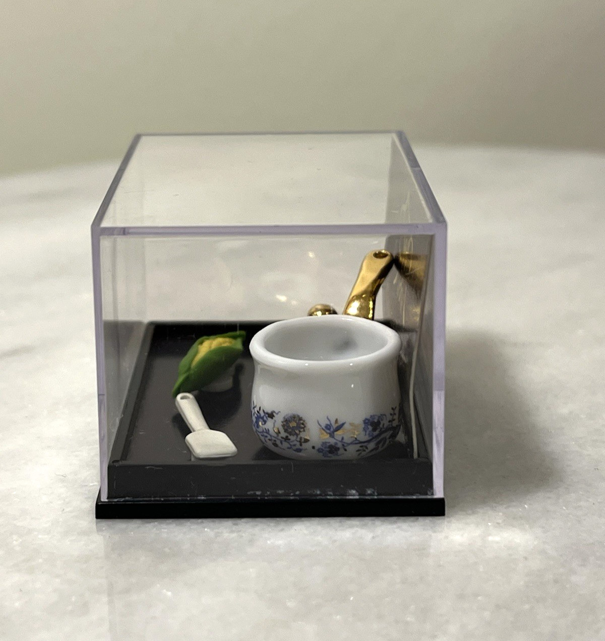 Reutter Porcelain Blue Onion Pot W/Spatula & Corn Dollhouse Miniature 1:12