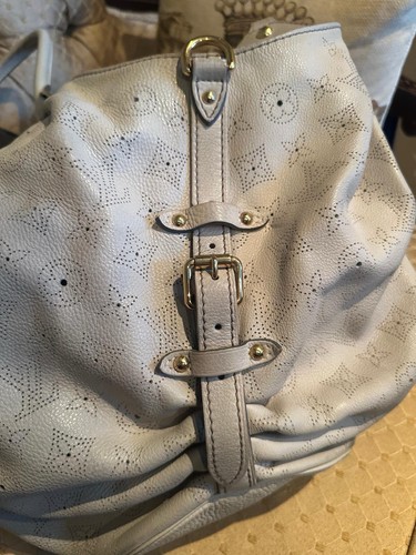 Autentica borsa Louis Vuitton Monogram Mahina Shoudler in pelle bianca avorio - Foto 4 di 15