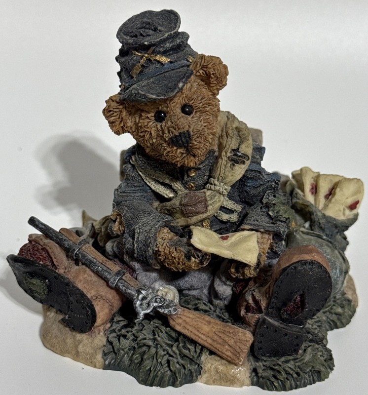 Boyds Bears #2263 Union Jack Love Letters Figurine 1995