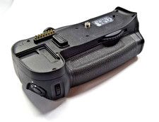 Genuine OEM Nikon MB-D10 Multi Power Battery Grip