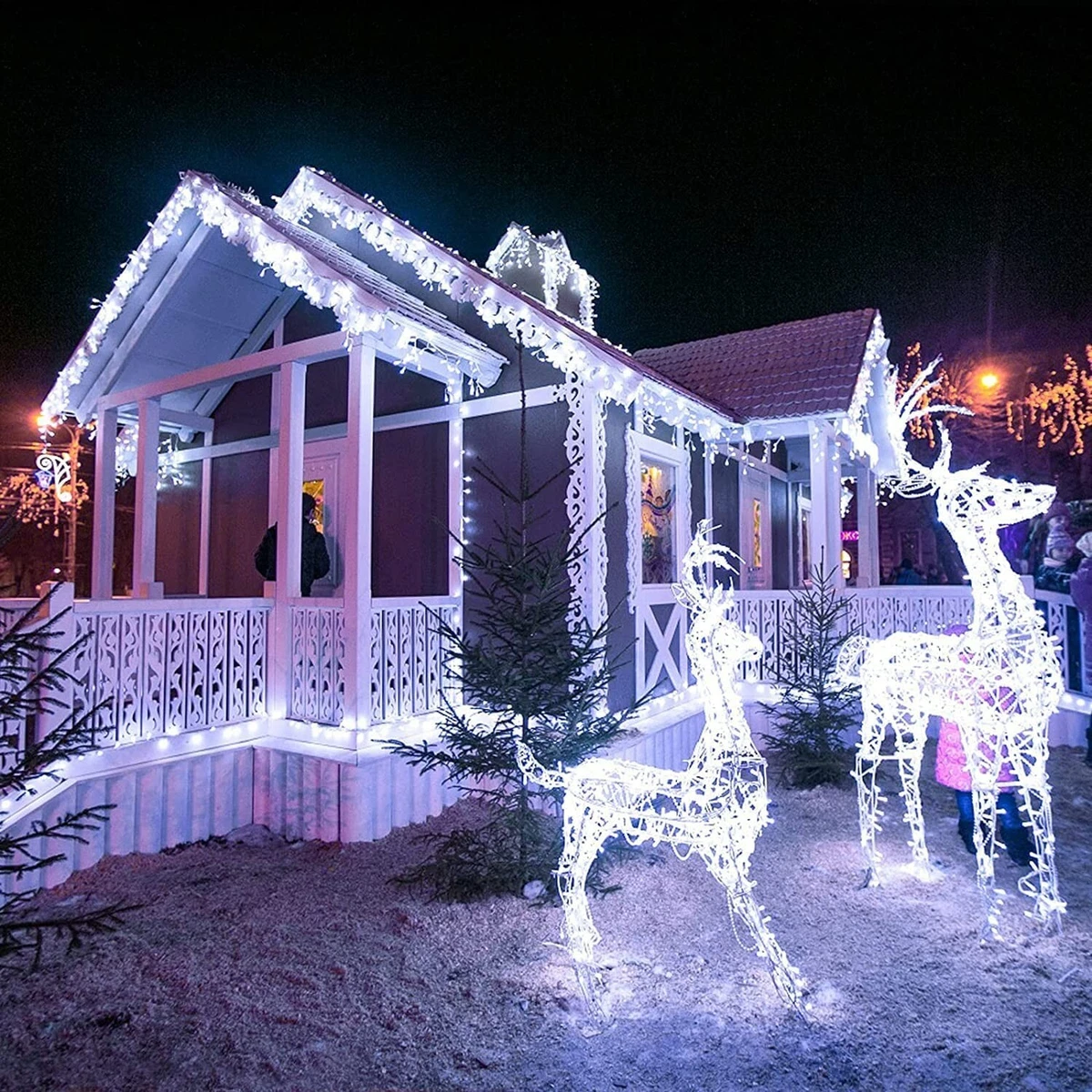 Connectable fairy lights outlet