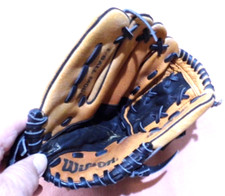 Wilson A1807 10" Youth Baseball Glove EZ Catch Pro 3 T-Ball Right Hand Thrower