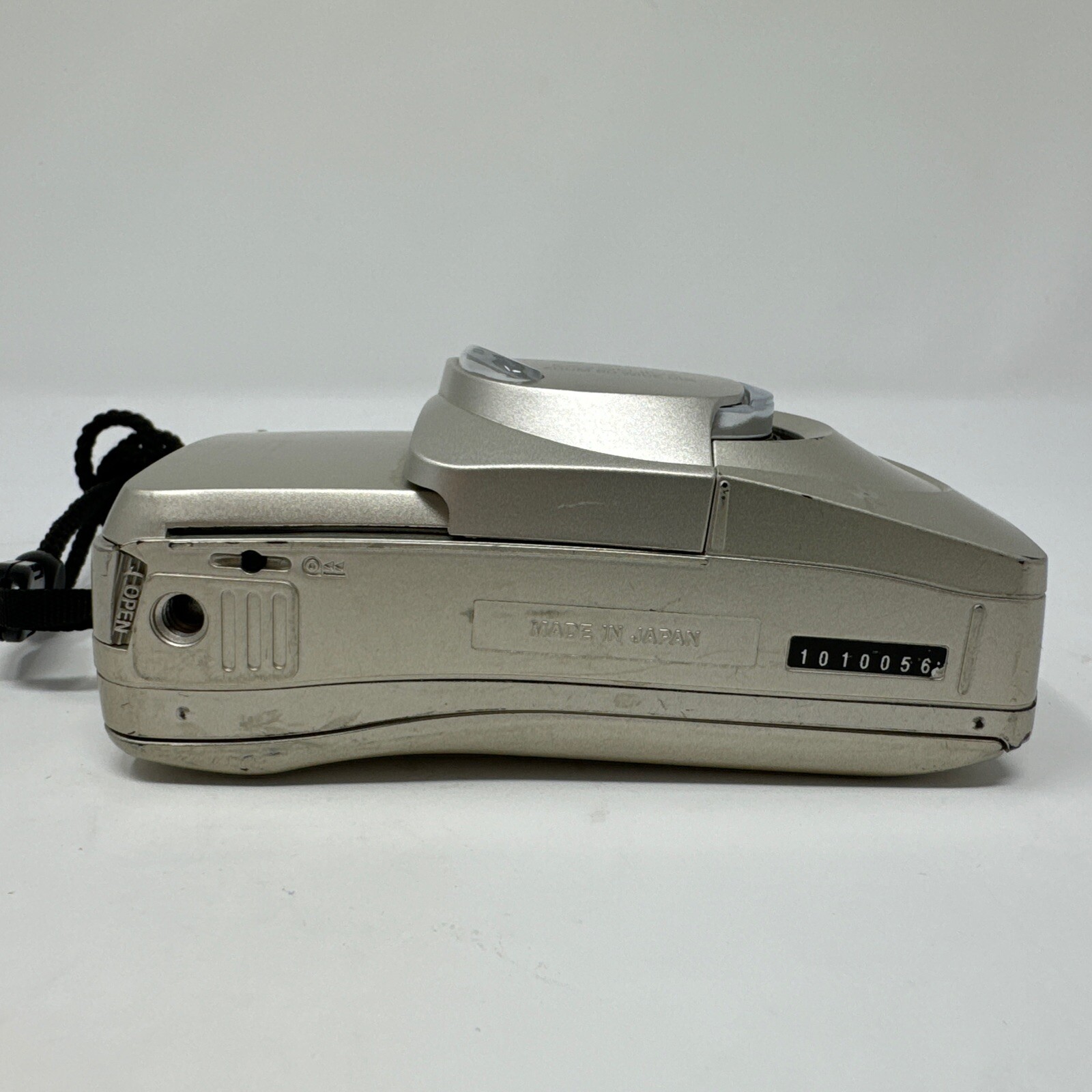 OLYMPUS STYLUS EPIC ZOOM 80 DLX 35MM POINT & SHOOT FILM CAMERA H62(1