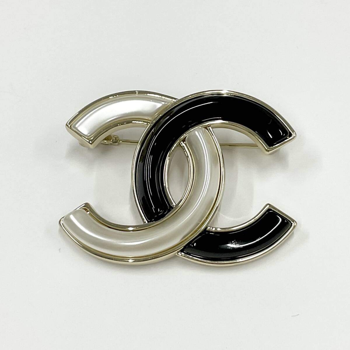 Chanel Coco mark bicolor gold pearl brooch