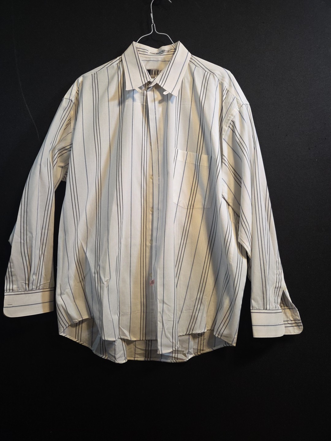 Oaktree Single Need Tailored  Medium Button Down - image 1