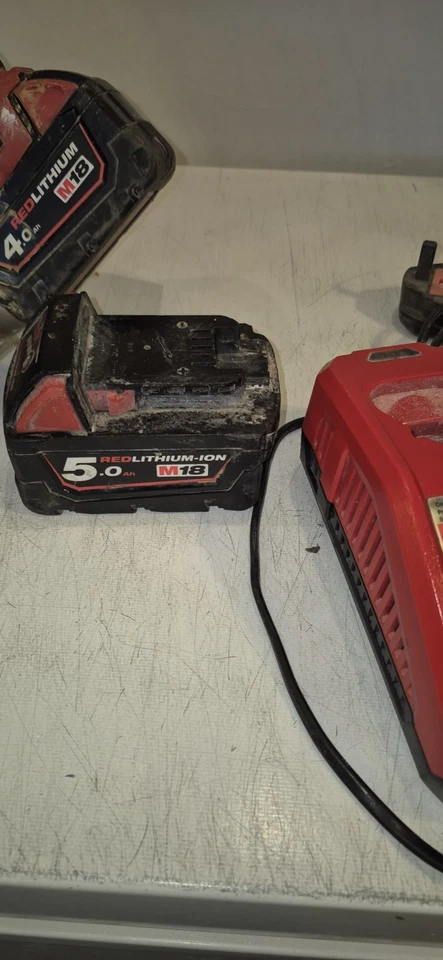 Milwaukee HD18CS-0 18V Circular Saw with 2 x Batteries A Charger - Image 3 of 4