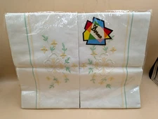 VINTAGE ONE PAIR DORMA PILLOW CASES EMBROIDERED LEMON/GREEN FLORAL MOTIF (C19)