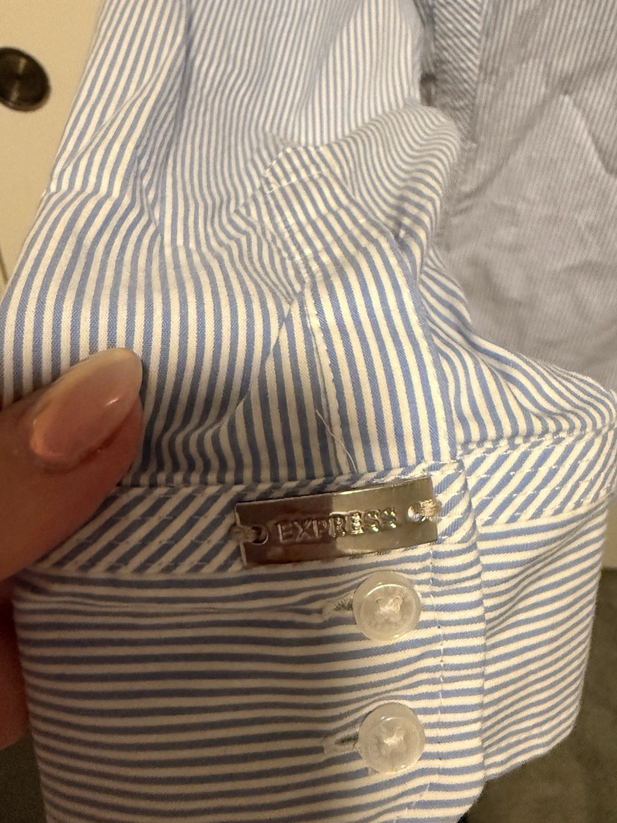 Express “the essential” button down blouse size M - image 5