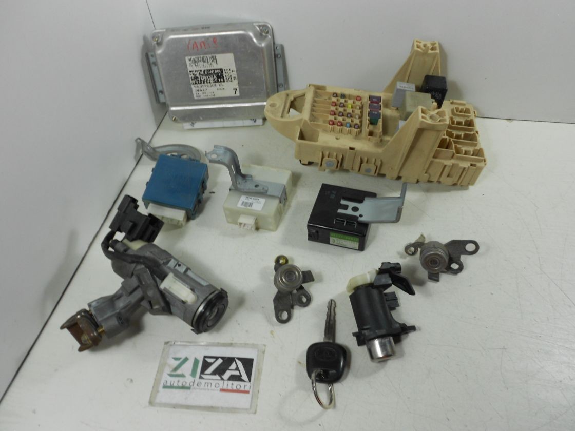 Kit chiavi centralina Toyota Yaris XP10 1.3 64kw 87cv 2SZFE 2003 89661-0D070