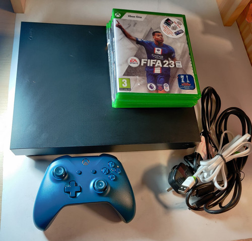 MICROSOFT XBOX ONE X 1TB - SCHWARZ - 4 Gratis Spiele + 1 Controller + Kabel #595F