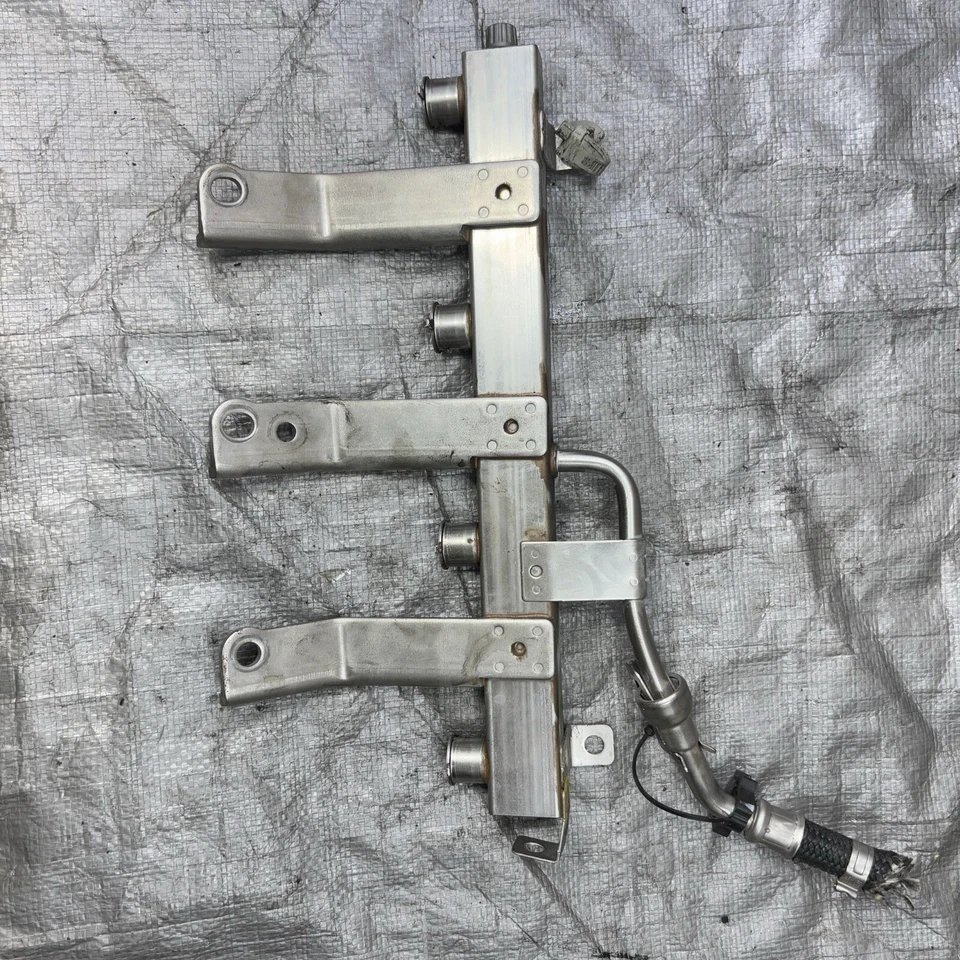 Chevrolet Sonic 2012-2018 montaje de riel de combustible del motor de 1,8 L 25186074 OEM Foto 4 de 4