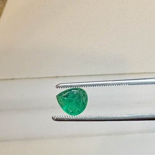 GIA CERTIFIED, Colombian, Earth mined, faceted Emerald, saturated rich green. - Picture 16 of 22