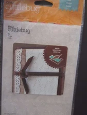CUTTLEBUG "OAK" LEAVES EMBOSSING FOLDER