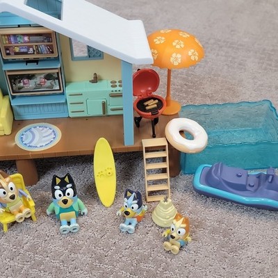 Bluey Beach House Playset w/ Bluey & Bingo Figures, Pool, Ladder & Surfboard