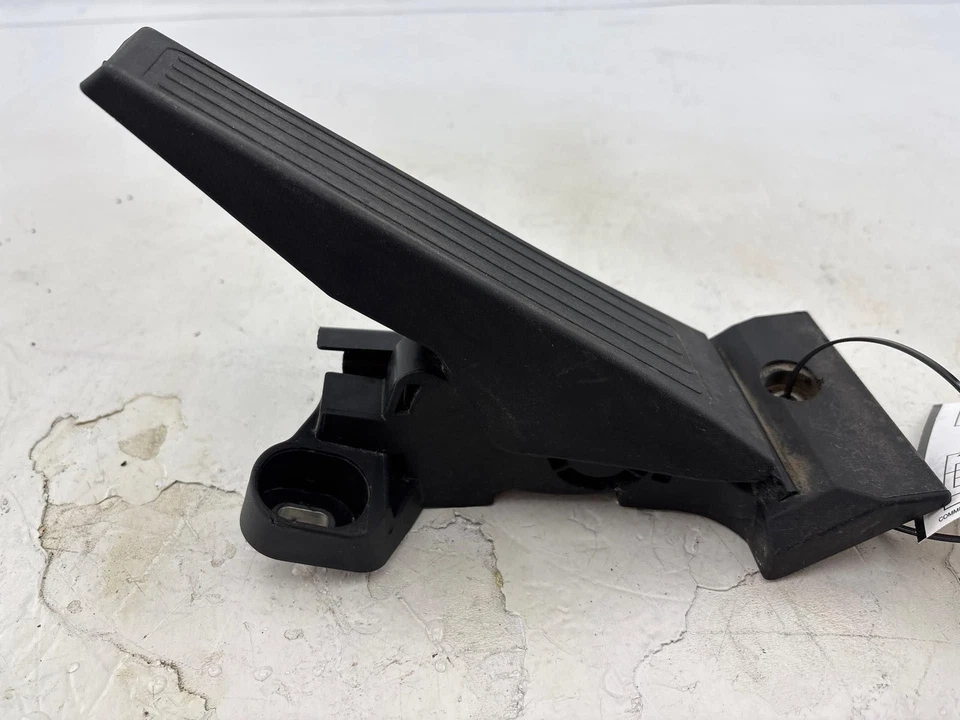 Pedal acelerador de gasolina Kia Sorento 2016-2020 OEM 32700-C6110 Foto 3 de 4