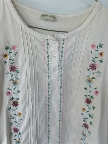 Maglione pullover vintage Bocabay ricamato floreale 3 bottoni 20” pit-pit, lungo 21” - Foto 8 di 12
