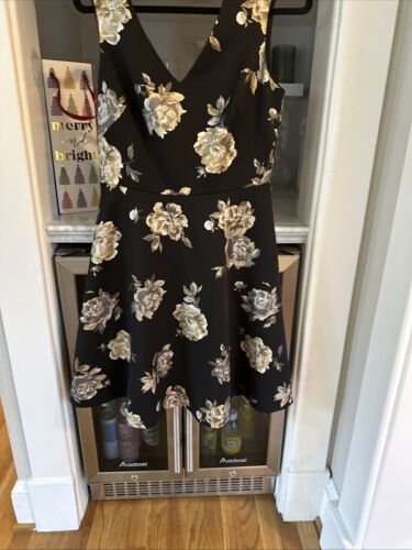 White House Black Market Dress Womens 6 Black Floral Sleeveless Scuba Dress NWOT