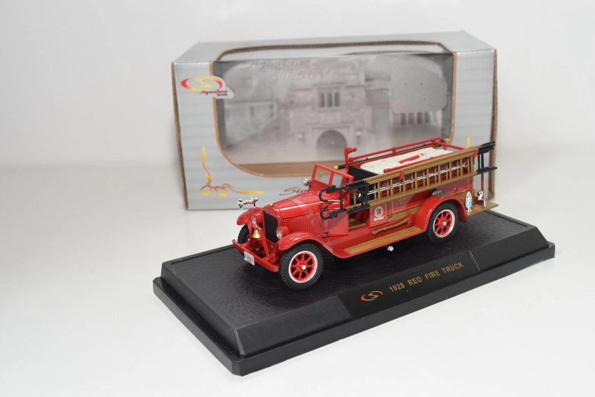 A56 1:32 SIGNATURE MODELS REO FIRE TRUCK 1928 BROOKS ENGINE LADDER TENDER MIB