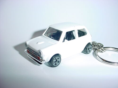 HOT 3D 1970 WHITE HONDA N600 CUSTOM KEYCHAIN keyring key CLASSIC BLING wheels - Picture 1 of 6