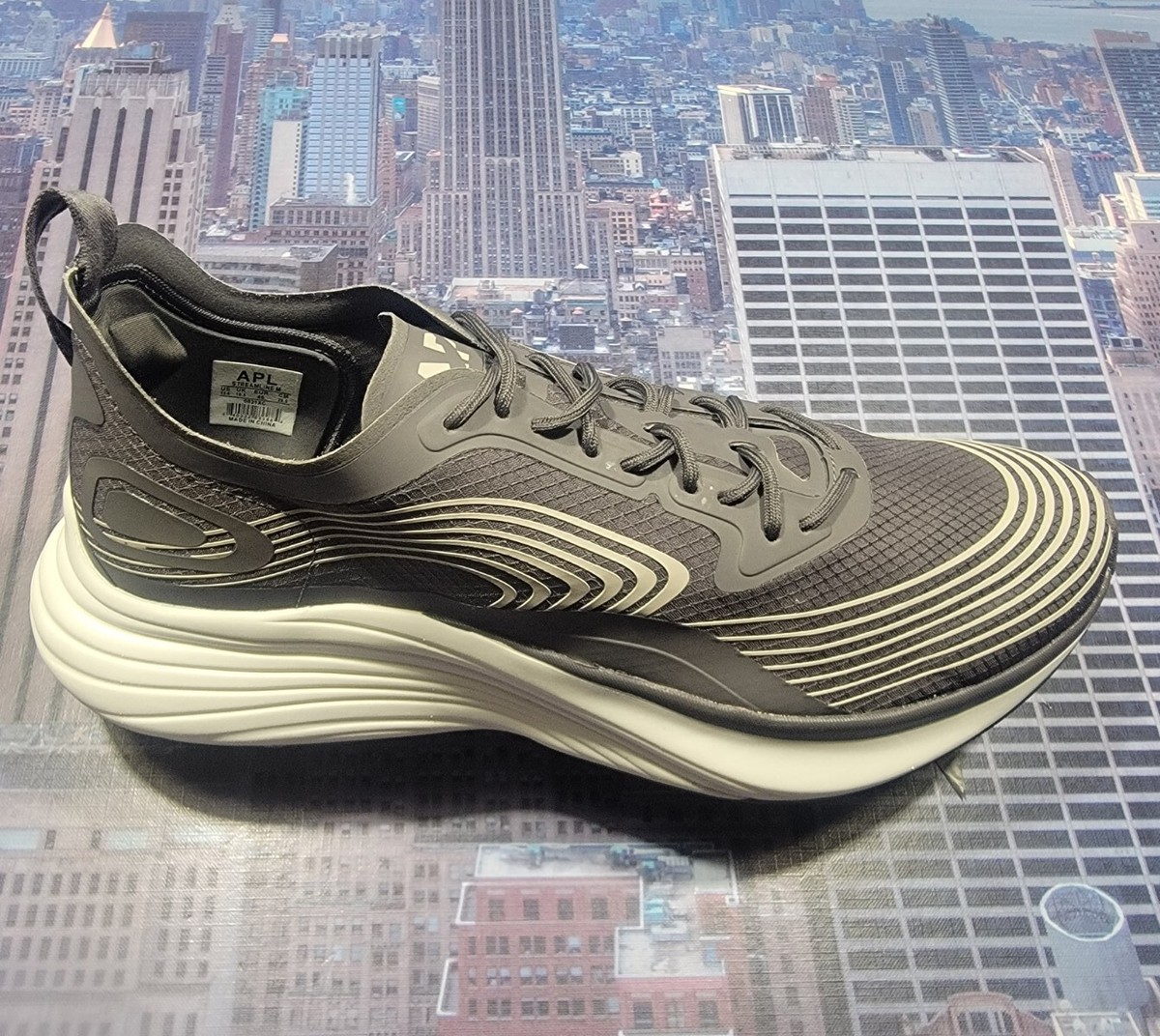 APL Streamline Low Top Running Shoe Dark Grey Mens Size 11.5  display picture 3