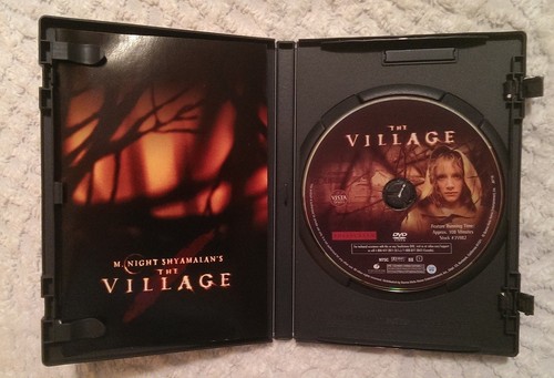 The Village DVD Joaquin Phoenix Sigourney Weaver William Hurt Mystery Thriller - Picture 2 of 4