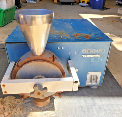 Thomas Scientific 3379-K05 Wiley Mill Grinder Cutting Crusher Lab