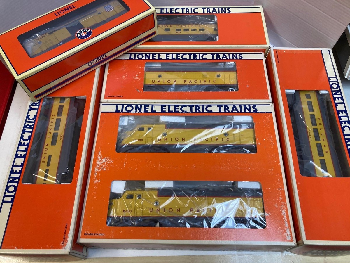 Lionel Union Pacific F3 ABA Set w/ Passenger Cars – O Gauge – NOS