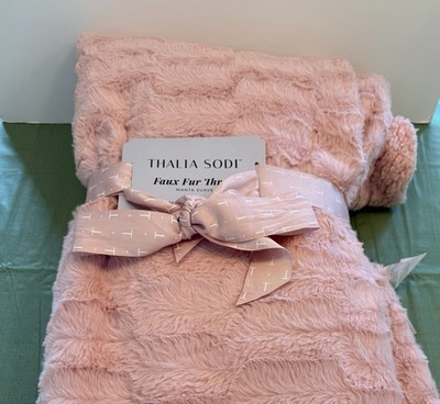 Thalia Sodi Faux Fur Throw Blanket Pink 50x60 Manta Suave Plush Soft NWT