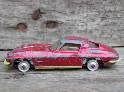 Vintage Original CORGI TOYS Red Chevrolet Corvette Sting Ray Playworn No Tyres