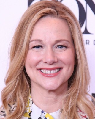 LAURA LINNEY 8x10 PHOTO *