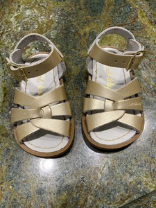 girls saltwater sandals