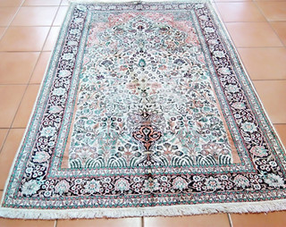 Oriental rugs/cashmier silk size 180x125