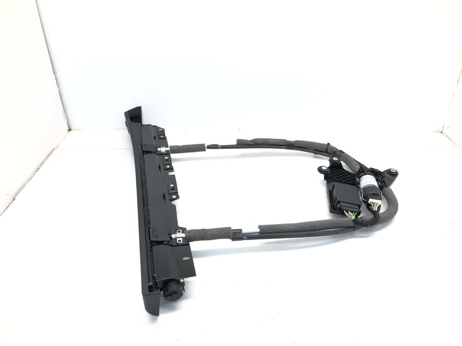2017-2020 MASERATI LEVANTE LEFT DRIVER REAR DOOR WINDOW SUNSHADE W/ MOTOR OEM