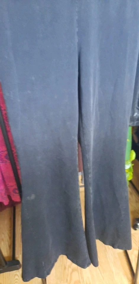 Leggings negros de tiro alto plegables súper acampanados Offline by Aerie OG talla mediana Foto 3 de 4