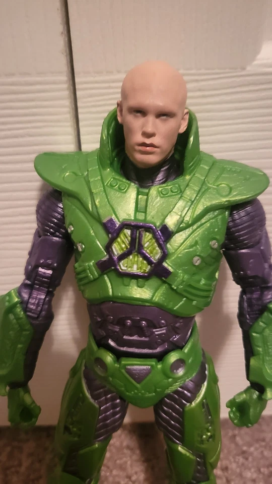 Creaciones personalizadas: Figura de traje eléctrico MCFARLANE DC LEX LUTHOR con cabeza extra Foto 2 de 4