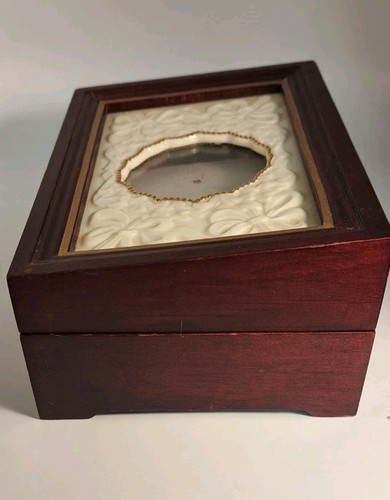 Lenox Cherished Memories Jewelry Box Wood w/ Porcelain Photo Frame w/ Gold Trim - Picture 4 of 6