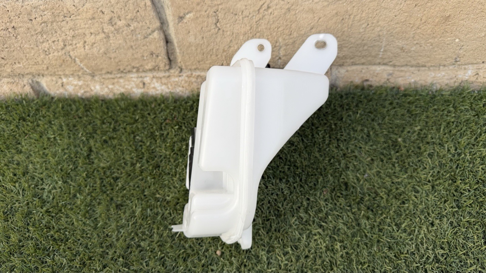 LAMBORGHINI HURACAN WINDSHIELD FLUID RESERVOIR TANK BOTTLE 4T1.955.449.C