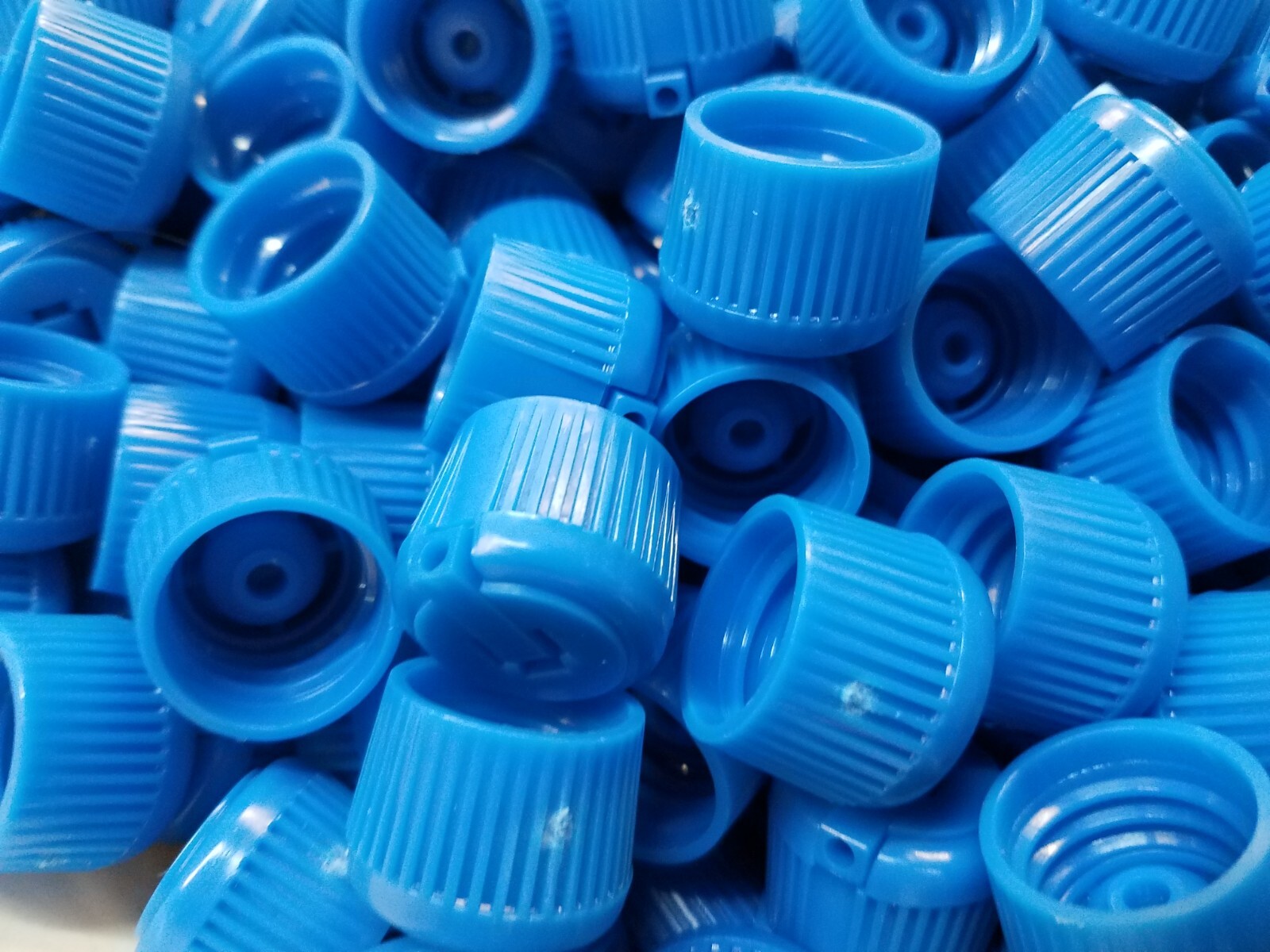 4 oz (120 ml) HDPE Plastic Bottles w/Blue Polytop Disp Caps (6-12-25-50 count)